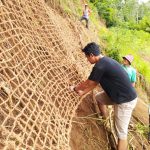 Pemasangan Jaring di Lereng: Melindungi Alam dan Infrastruktur dari Risiko Longsor